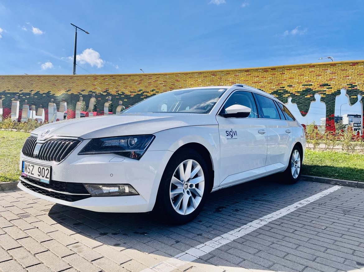 Škoda Superb аренда автомобиля