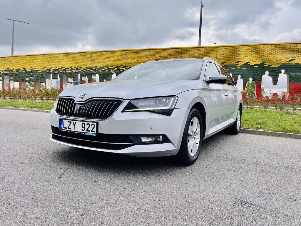 Škoda Superb car rental