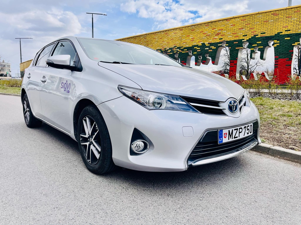 Toyota Auris car rental