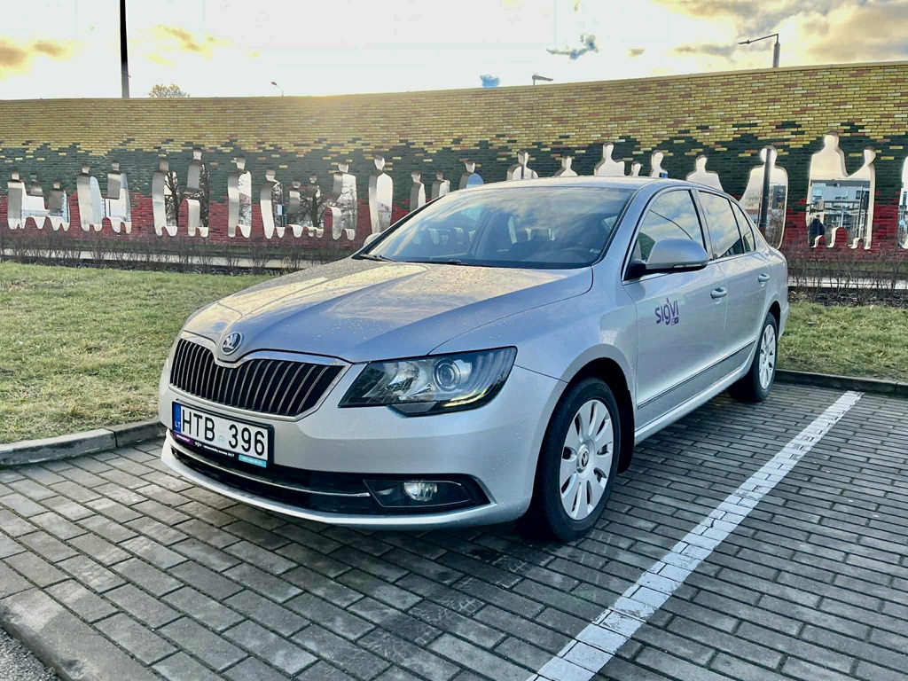 Škoda Superb automobilio nuoma