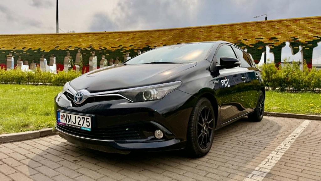 Toyota Auris car rental