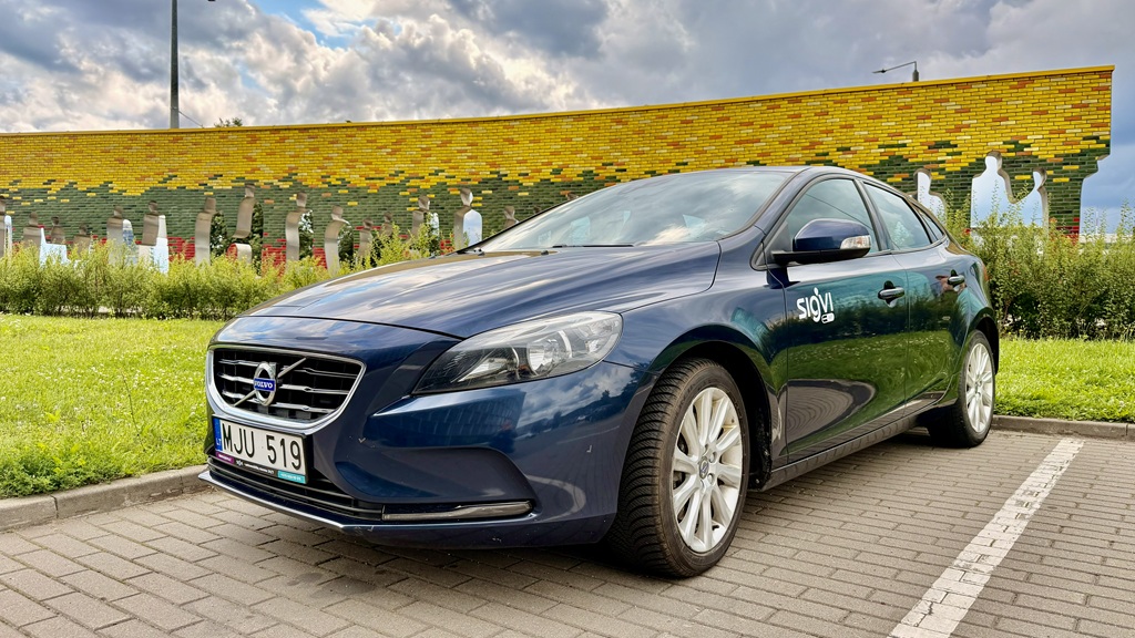 Volvo V40 wynajem samochodów