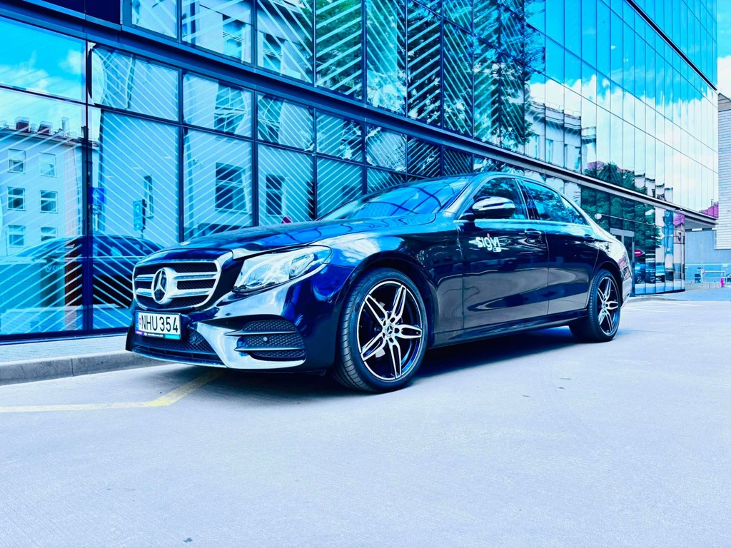 Mercedes-Benz E220 car rental