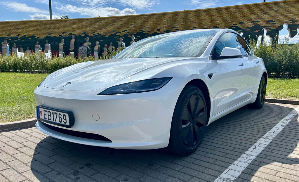 Tesla Model 3 wynajem samochodów
