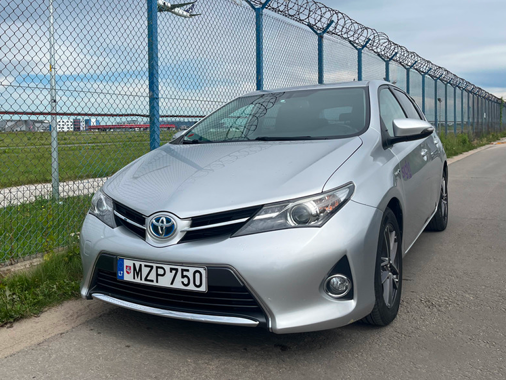 Toyota Auris car rental