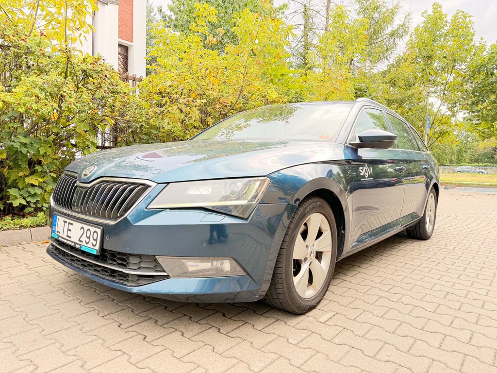Škoda Superb car rental