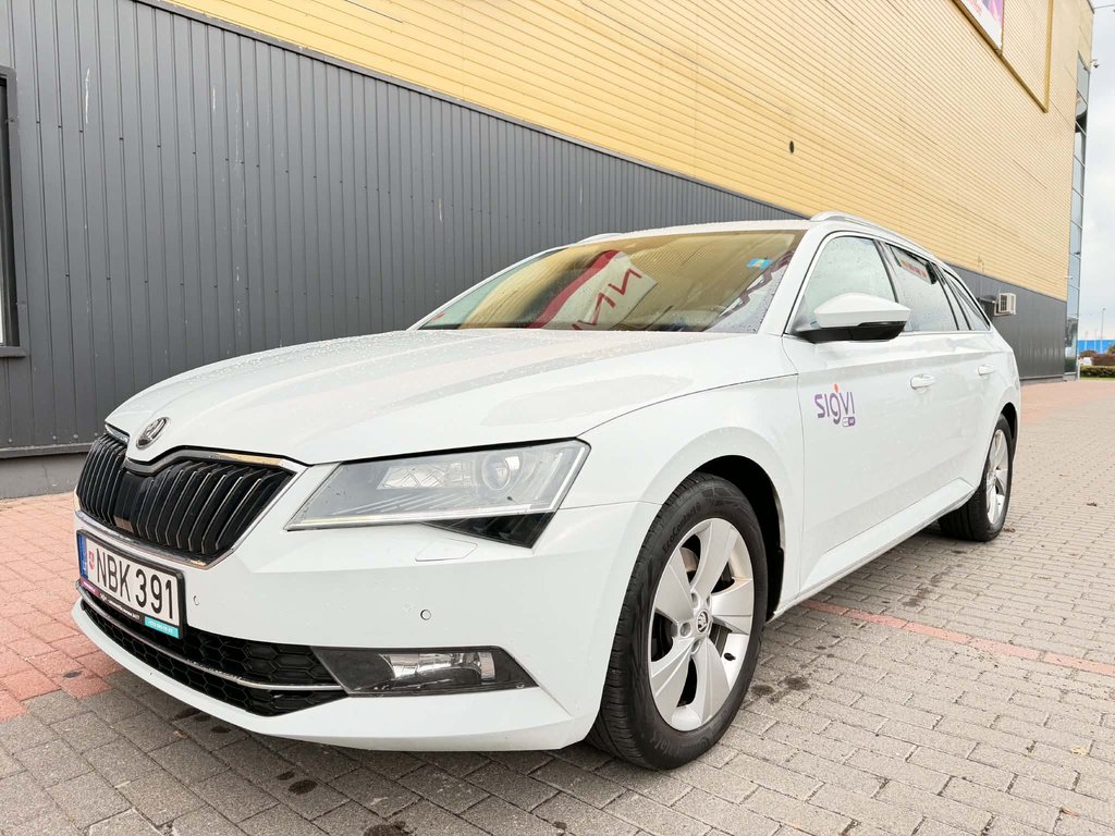 Škoda Superb car rental